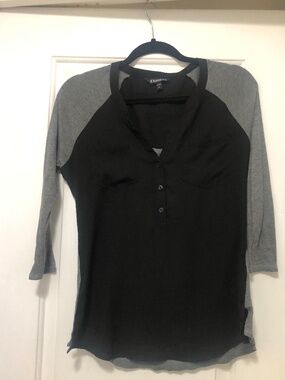 Express - women’s Stop 3/4 sleeves gray and Black / Grey Top